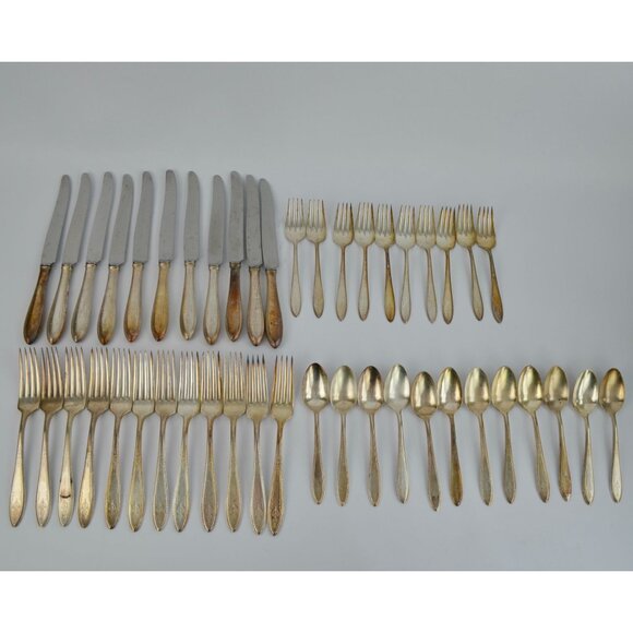 WM A Rogers Debutante 1847 Silverplate Antique Vintage Silverware Flatware Set o - Picture 2 of 11